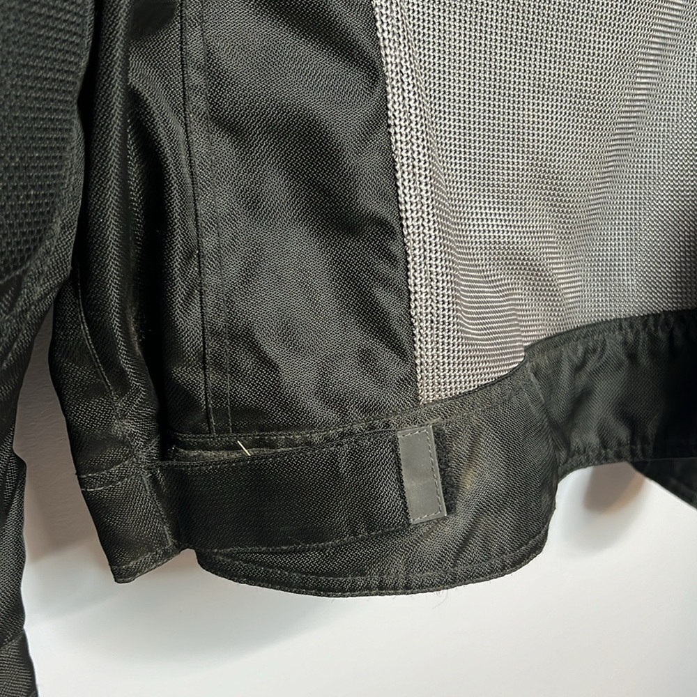 FIRSTGEAR XL BLACK and GRAY MOTORCYCLE RIDING JACKET - Picture 7 of 12